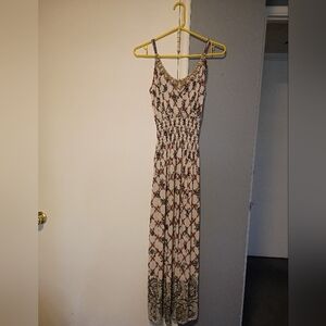 Chic Geometric Maxi Dress in Black and Cream